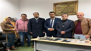 ضبط راكبة خبأت 33 هاتف "آيفون" حول جسدها بمطار برج العرب- صور 