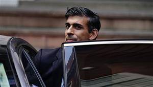 بسبب حزام الأمان| رئيس وزراء بريطانيا يتعرض للغرامة.. ويعتذر