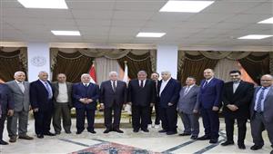 بالصور- محافظ جنوب سيناء يكرم عددا من مستشاريه