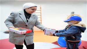 رسمت البهجة.. ماذا قال العاملون بمستشفى سرطان الأطفال بالأقصر عن زيارة قرينة الرئيس؟- صور