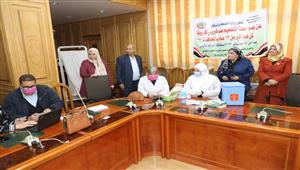 "طرق الأبواب".. تدشين حملة التطعيم بلقاح كورونا في المنوفية - صور