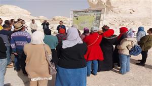 الصحراء البيضاء تستقبل أفواج "اعرف بلدك" في الوادي الجديد (صور)