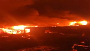 لسوء الأحوال الجوية.. حريق هائل يلتهم سيارة ومخزن خردة بكفر الشيخ - صور