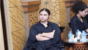 بالصور| وسط غياب النجوم.. نسمة محجوب تستقبل العزاء في والدها المخرج علاء محجوب