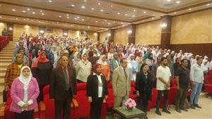 محافظ شمال سيناء يستقبل المشاركات بملتقى "أهل مصر"