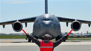 وصول طائرة أمريكية تحمل مركبات مدرعة لجيش الاحتلال الإسرائيلي