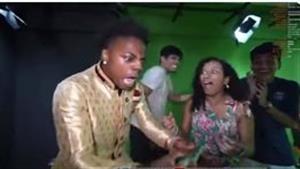 يوتيوبر يتعرض للدغة ثعبان أثناء بث مباشر