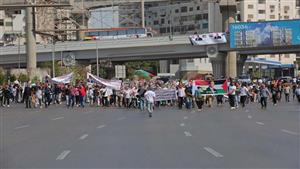 توافد العشرات على النصب التذكاري للجندي المجهول استعدادًا لوقفة دعم فلسطين