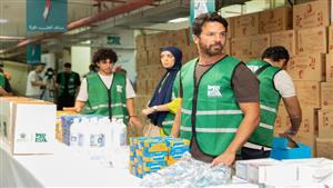 عمر الشناوي يتطوع لمساندة أهالي غزة ودعم فلسطين (صور)