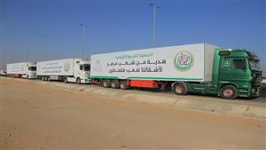 40 شاحنة مساعدات تفرغ حمولتها في الجانب الفلسطيني من معبر رفح