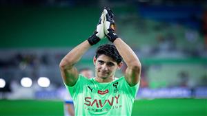 مع والدته.. بونو لحظة إعلان فوزه  بجائزة أفضل حارس في أفريقيا (فيديو)