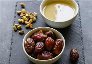 لمحبي البلح- هذا ما يحدث للجسم عند تناوله مع الطحينة