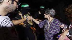 إعلام عبري: حديث الأسيرة الإسرائيلية التي أُطلق سراحها أظهر تل أبيب كمملكة فوضى