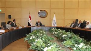 وزير النقل يبحث تطوير خط لوجستيات التجارة "القاهرة - الإسكندرية" مع البنك الدولي 