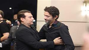 أشرف زكي وإيهاب توفيق في عزاء خال الفنان كريم محمود عبد العزيز