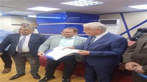 محافظ جنوب سيناء يكرم 34 من المتميزين بالمديرية المالية