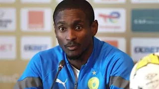 قبض عليه في المطار.. حبس مدرب صن داونز السابق بتهمة تهريب العملة