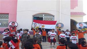 بالأعلام وصور الشهداء.. أطفال مدرسة بجنوب سيناء يحتفلون بانتصارات أكتوبر