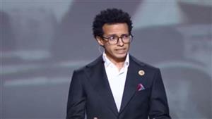 "بشال فلسطيني".. طه دسوقي بإطلالة كلاسيكية رفقة زوجته في ختام الجونة السينمائي