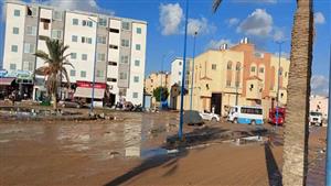 بالصور- فتح الطريق الدولي بمطروح بعد رفع مياه السيول