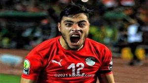 " عامل تسريحة سمير صبري" رامز يسخر من لاعب الأهلي أكرم توفيق في مقلب "رامز جاب من الأخر"