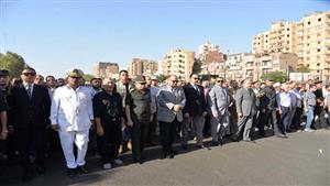 بالصور.. محافظ أسيوط يشارك في جنازة عسكرية للشهيد النقيب طارق جميل
