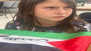 ابنة حلا شيحة بالعلم الفلسطيني.. ووالدتها تعلق: "الأمل في الجيل اللي جاي"
