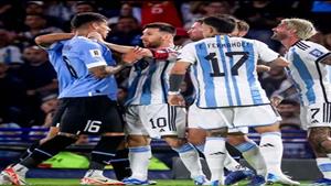 "يجب أن يتعلموا الأحترام".. ميسي يوجه رسالة إلى لاعبي أوروجواي