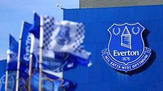 بسبب وجبة دجاج.. إيفرتون يمنع مشجع من دخول ملعبه مدى الحياة