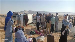  المعاينة في حادث العياط: ميكروباص اصطدم بسيارة تقل عمالا