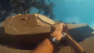 "القسام" تعرض ملابس وقلادات ومعدات عسكرية لجنود الاحتلال الإسرائيلي