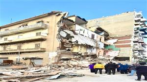   سقط أثناء ترميمه على العُمال.. مفاجآت في معاينة "عقار بورسعيد المنهار"