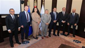 رئيس قناة السويس يبحث التعاون مع "سيمنس" بمجالات التحول الرقمي وتطوير نظم التحكم