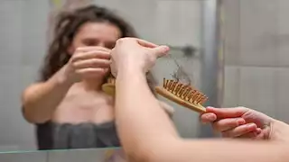 5 أسباب شائعة لتساقط الشعر.. تعرف عليها