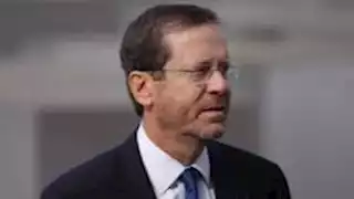 أثناء زيارته لغزة.. الرئيس الإسرائيلي يزعم التزام تل أبيب بالقانون الدولي