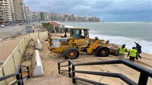 أمواج البحر وصلت الشارع في الإسكندرية.. تحرك عاجل من 3 جهات - صور