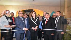 وزيرة الثقافة تفتتح معرِض "مصر قد الدنيا" بقصر الفنون- صور