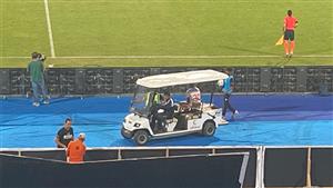 إصابة لاعب الزمالك ونقله فورا بالسيارة خارج الملعب (صورة)