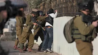 جيش الاحتلال يعتقل 40 فلسطينيا بالضفة ويجبر نحو 2000 على إخلاء منازلهم