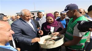 صور.. وزيرة التضامن ومحافظ الوادي الجديد يفتتحان مشروع "قرى آمنة غذائيًا"