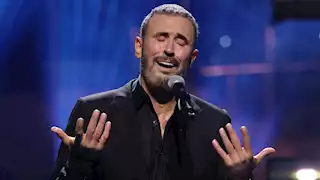 ماذا قال كاظم الساهر عن صورته مع جمهوره باحدى حفلاته؟ 