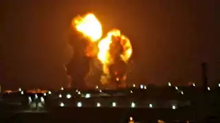 بعد غلق المعابر ومنع المساعدات.. إسرائيل تشن أكثر من 130 غارة جوية على غزة 