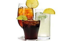 لن تتوقع.. هذا ما يحدث لجسمك عند تناول المشروبات الغازية 