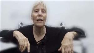 أسيرة إسرائيلية بغزة: المقاومة تحافظ على حياتنا ونتنياهو دمر كل شئ جميل (فيديو)