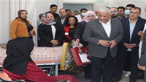 محافظ السويس يزور مصابي غزة في المجمع الطبي