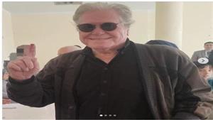 حسين فهمي يدلي بصوته في الانتخابات الرئاسية