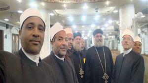 وحدة وطنية أمام الصندوق.. أئمة وقساوسة على أبواب لجان انتخابات الرئاسة بالمنيا - صور