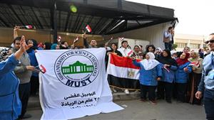"أساتذة وطلاب وعمال".. جامعة مصر للعلوم والتكنولوجيا تشارك في الانتخابات الرئاسية (صور)