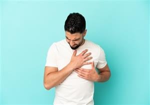 طبيب يحذر من هذه الأعراض: علامة على أمراض القلب "فيديو"