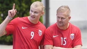 فانتازي.. والد هالاند يستغنى عن نجله لشراء محمد صلاح